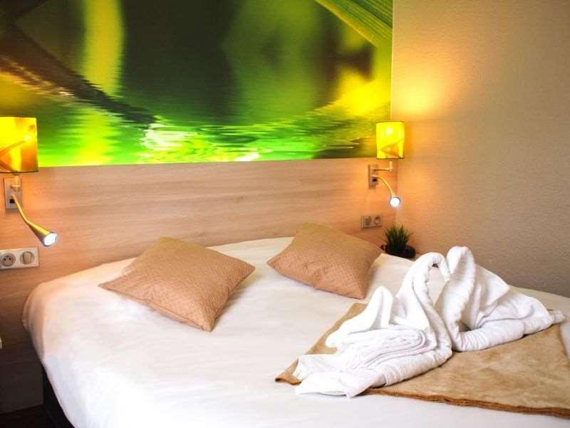 Brit Hotel Essentiel De Granville Room photo