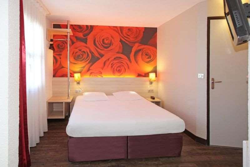 Brit Hotel Essentiel De Granville Room photo