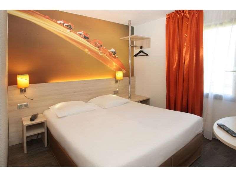 Brit Hotel Essentiel De Granville Room photo