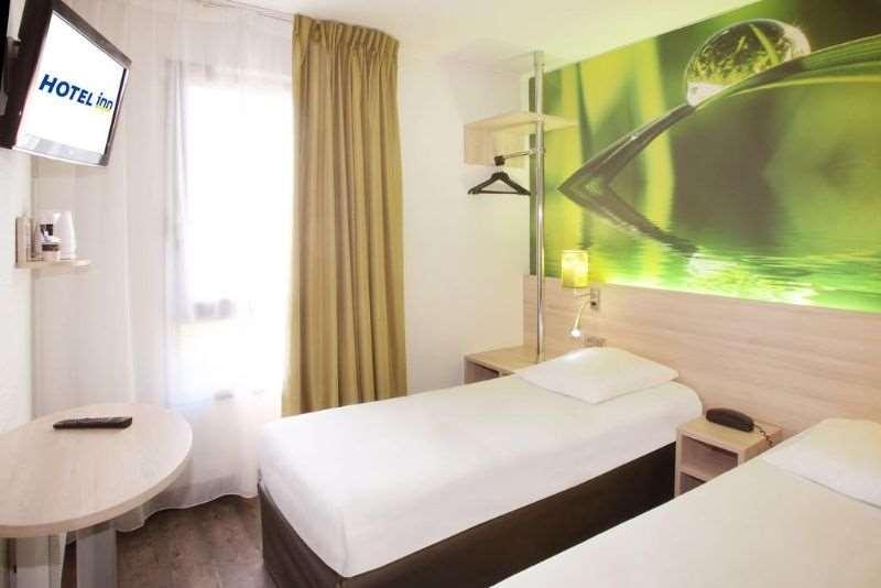 Brit Hotel Essentiel De Granville Room photo
