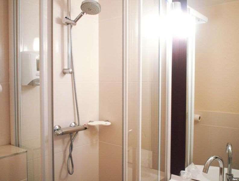 Brit Hotel Essentiel De Granville Room photo