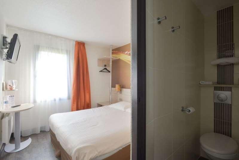 Brit Hotel Essentiel De Granville Room photo