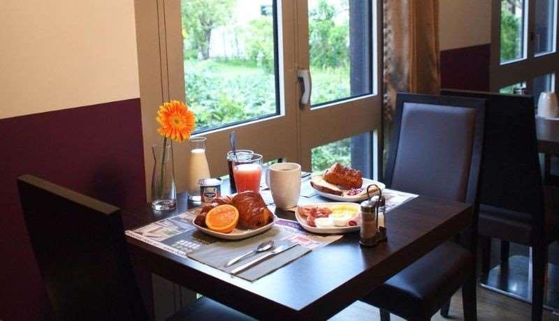 Brit Hotel Essentiel De Granville Restaurant photo