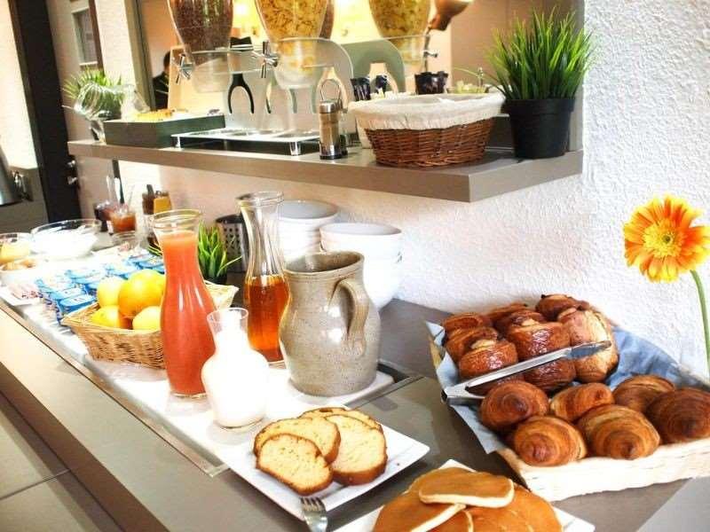 Brit Hotel Essentiel De Granville Restaurant photo